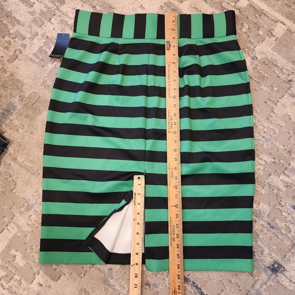 NWT Eloquii green blue stripe pullon stretch pencil skirt. Back zip slit. Sz 16. - Picture 7 of 16